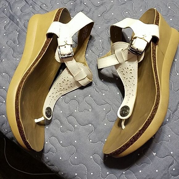 Hocus Pocus white wedge sandals size 10 - Picture 4 of 7
